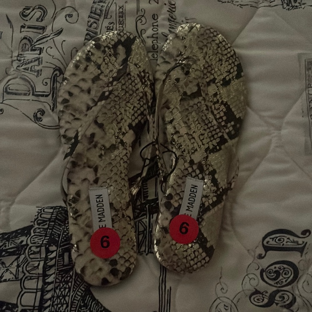 steve madden flip flops